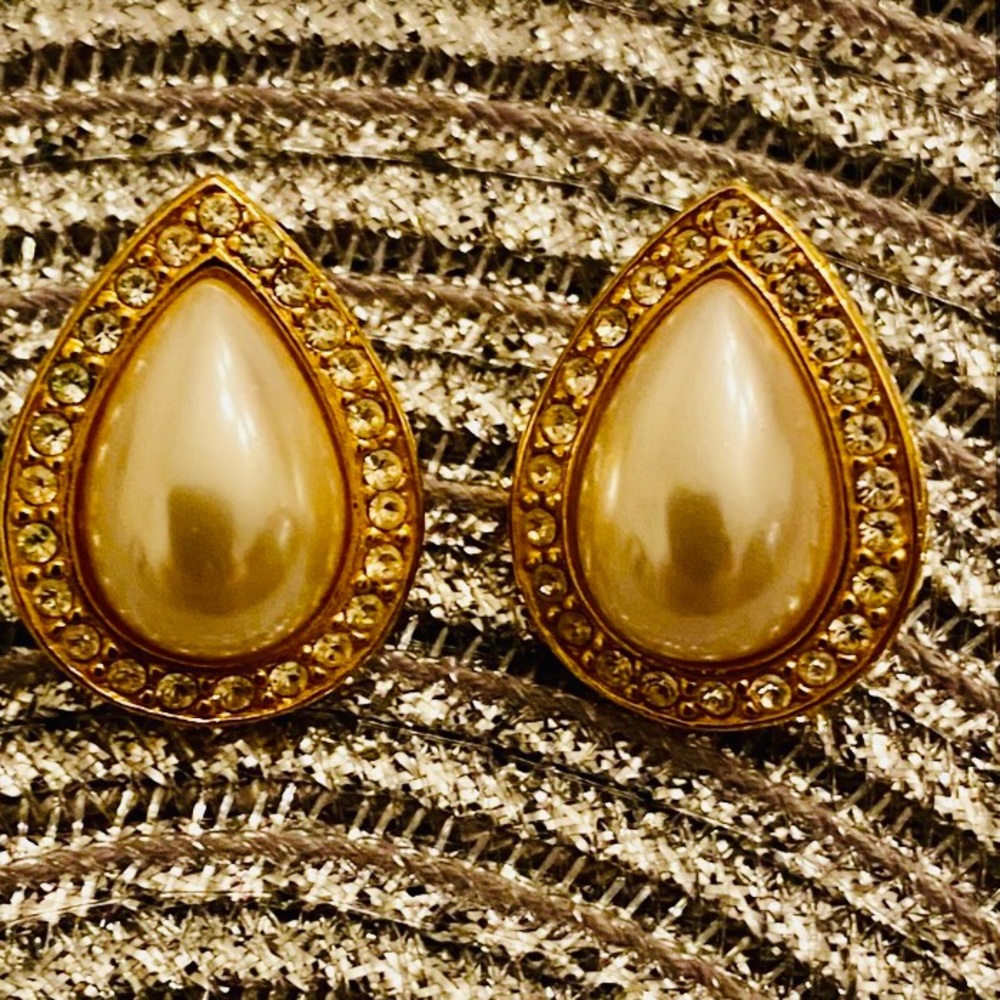 Earrings Trifari Faux Pearl Stud, Pear Shape